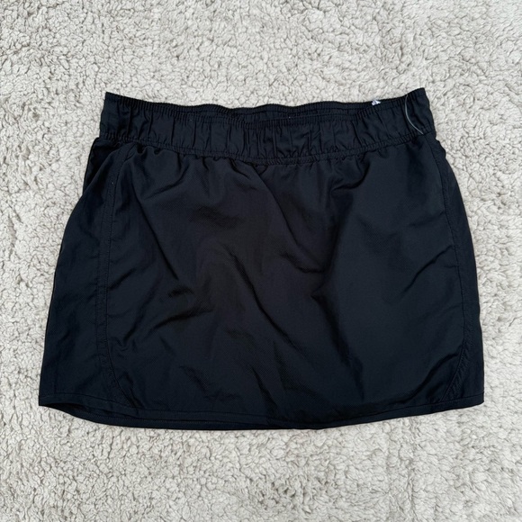 Columbia Omni-Freeze Zero Black Skort/skirt
Small (26"W) - Picture 1 of 5